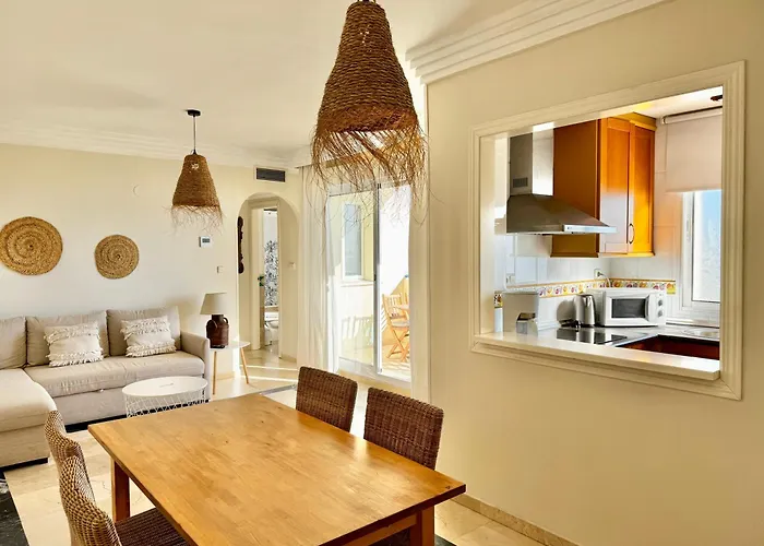 Banana Front Line Iii - Eaw Homes Apartmán Marbella